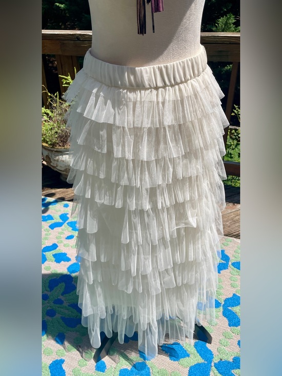 cupcakes & cashmere Dresses & Skirts - Cupcakes & Cashmere Mesh Tulle Tiered Maxi Skirt. Small. Ivory.